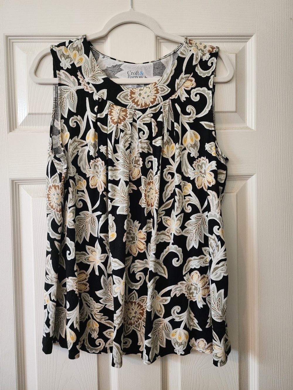 croft & barrow Black Floral Pleated Sleeveless Top